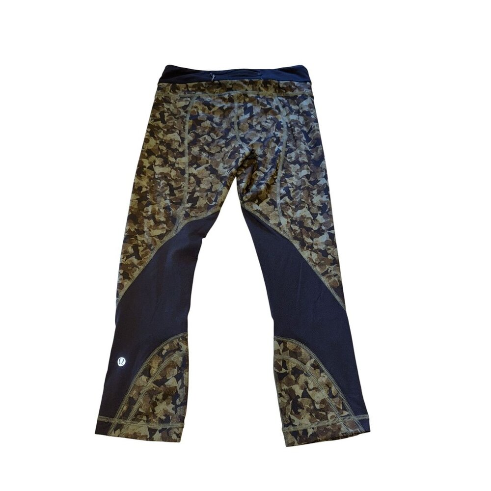 Lululemon Camo Print Capri Leggings Size Small - Picture 8 of 10